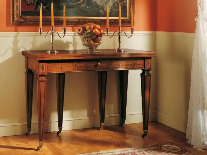 Tavolo classico a consolle in legno intarsiato con gambe con ruote