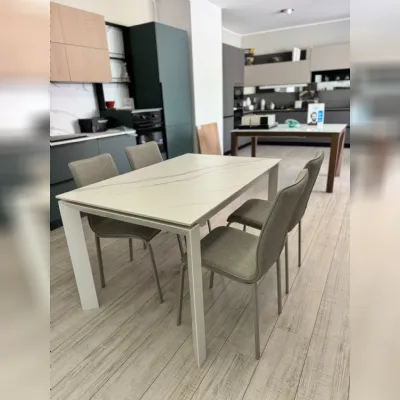 Scopri il prezzo del tavolo Enea Target point