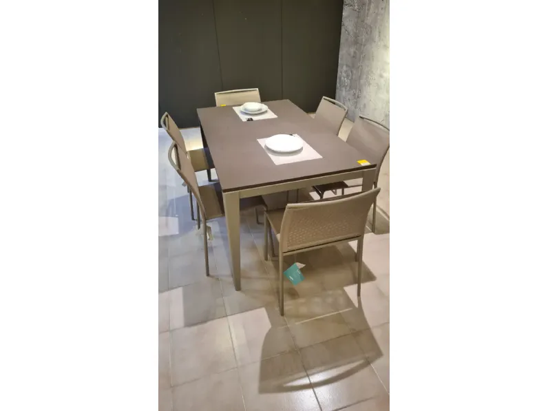 Tavolo Tavolo + sedie  Ingenia in OFFERTA OUTLET -37%