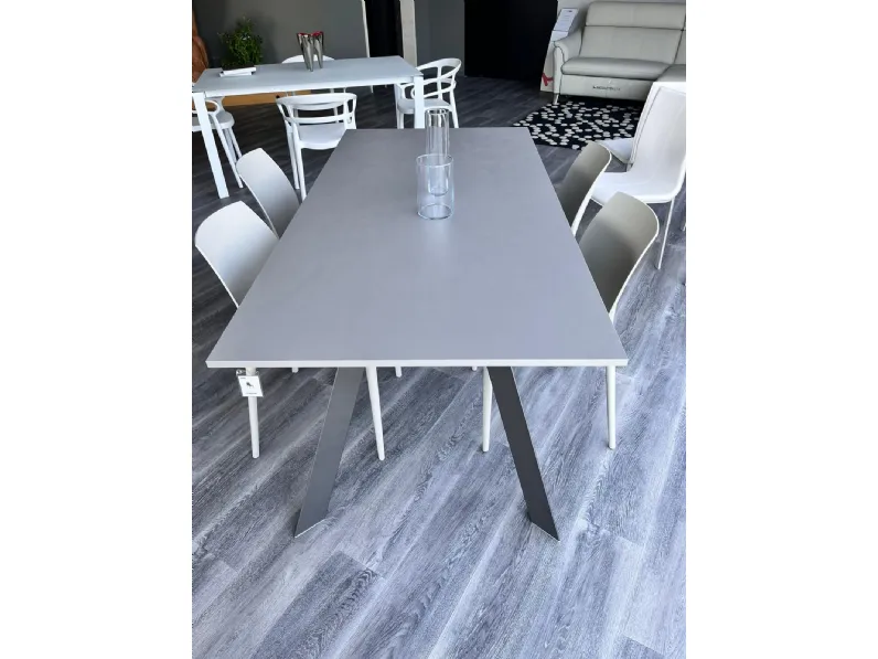 Tavolo Trinity Altacom in laminato rettangolare a prezzo scontato.