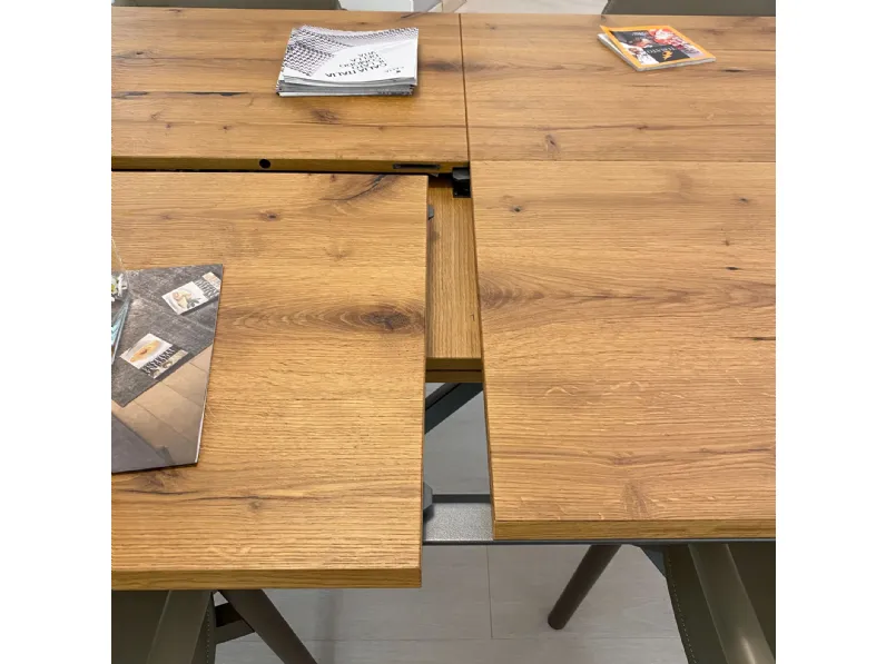 Tavolo 4x4 di Ozzio scontato del 30%