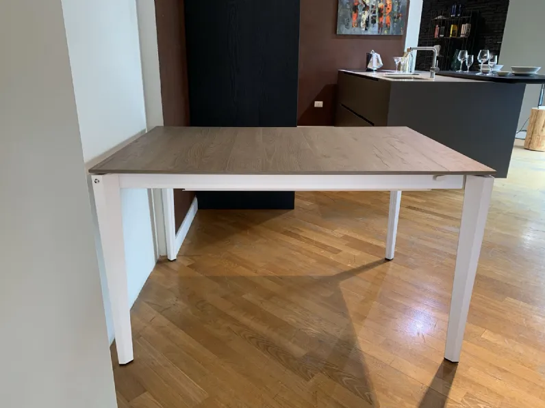 Tavolo rettangolare in legno Pentagon di Connubia in Offerta Outlet 