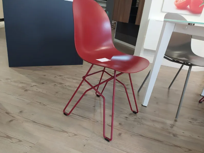 Connubia: Tavolo Pentagon in offerta outlet. Design unico ed elegante.