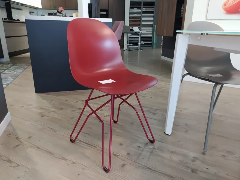 Connubia: Tavolo Pentagon in offerta outlet. Design unico ed elegante.