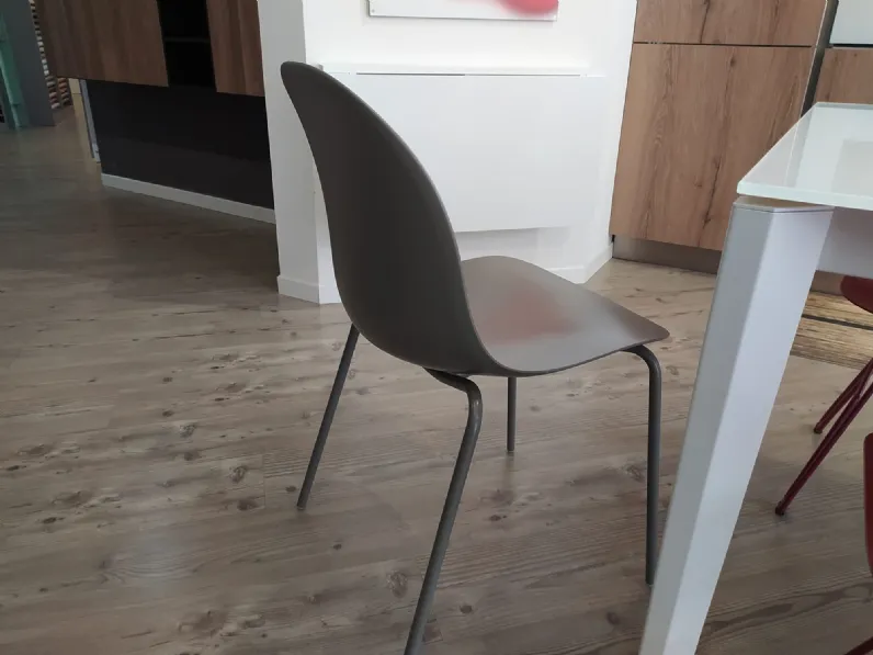 Connubia: Tavolo Pentagon in offerta outlet. Design unico ed elegante.