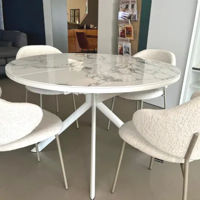 Tavolo rotondo in ceramica Giove di Connubia in Offerta Outlet 