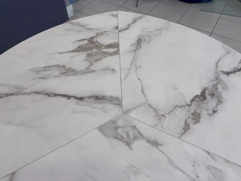 Tavolo in offerta outlet modello Genius di Colico 