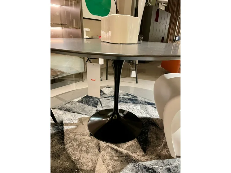 Tavolo Saarinen rotondo di Knoll scontato del 39%