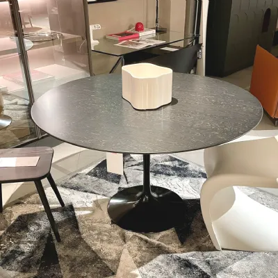 Tavolo Saarinen rotondo di Knoll scontato del 39%