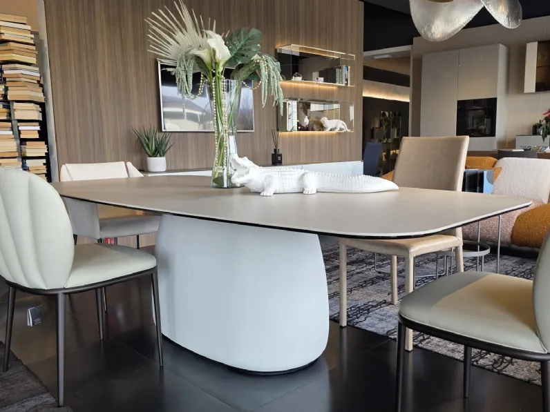 Tavolo sagomato Botero keramik Cattelan italia scontato del 25%