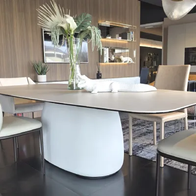 Tavolo sagomato Botero keramik Cattelan italia scontato del 25%