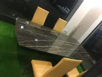Tavolo sagomato con basamento centrale Pegaso Riflessi scontato