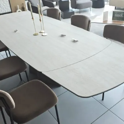 Tavolo sagomato Cupido Ozzio scontato del 28%