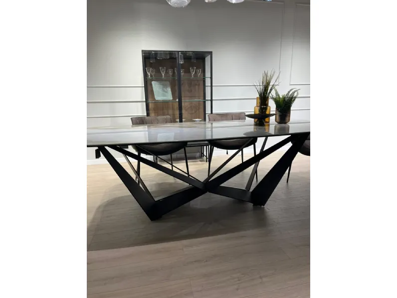 Tavolo sagomato in ceramica Skorpio keramik di Cattelan italia in Offerta Outlet