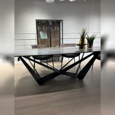 Tavolo Skorpio keramik di Cattelan italia scontato del 35%