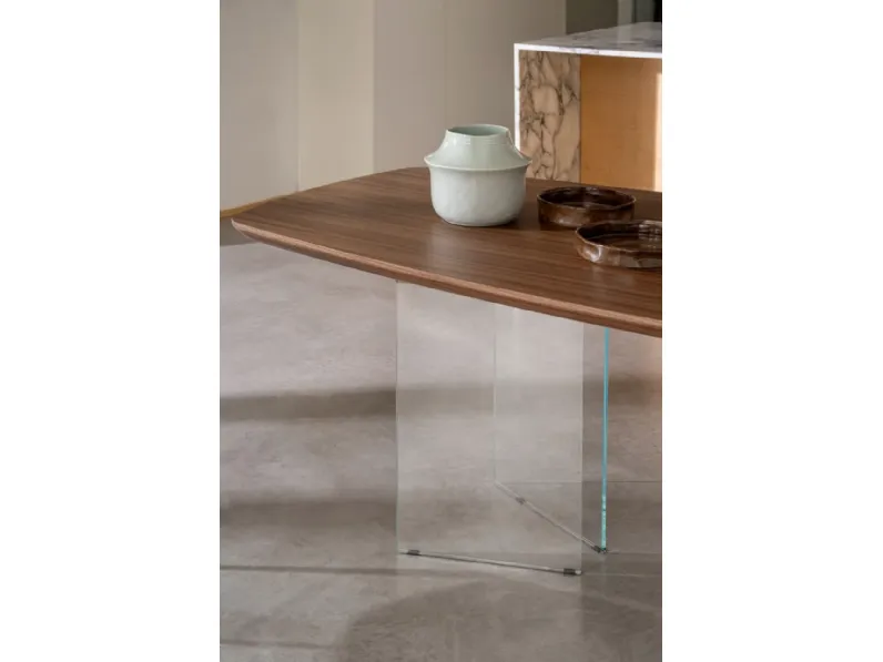 Tavolo sagomato in legno Castiels di Artigianale in Offerta Outlet