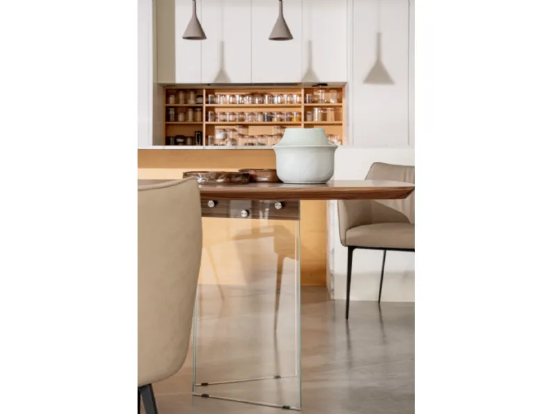 Tavolo sagomato in legno Castiels di Artigianale in Offerta Outlet