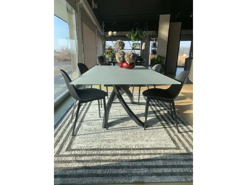 Tavolo sagomato in metallo Tiffany di Sedit in Offerta Outlet