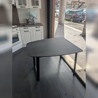Tavolo in ceramica sagomato Ribot allungabile in ceramica Altacom in offerta outlet