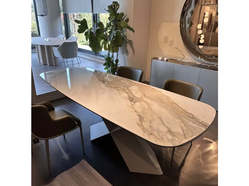 Tavolo sagomato in ceramica Tyron keramik drive di Cattelan italia in Offerta Outlet