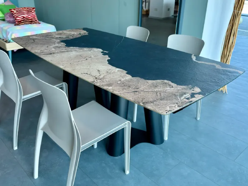 Tavolo in vetro sagomato Singapore Scavolini a prezzo ribassato