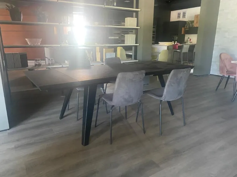 Scopri il Tavolo Scott di Stones con uno sconto del 58%!