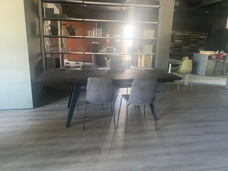 Scopri il Tavolo Scott di Stones con uno sconto del 58%!