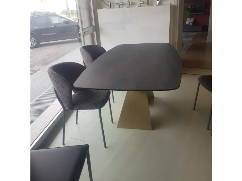 Tavolo in ceramica sagomato Ship Zamagna in offerta outlet