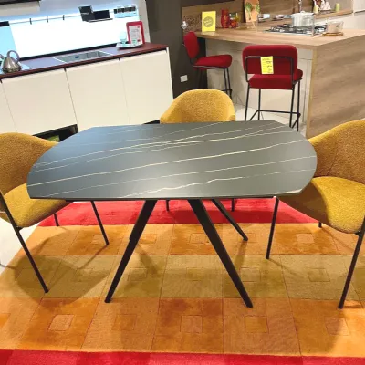 Tavolo ovale in ceramica Kyoto di Stones in Offerta Outlet