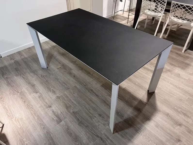 Tavolo in laminato rettangolare Tai Scavolini a prezzo ribassato