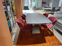 Tavolo sagomato in ceramica Tavol con sedie zamagna di Zamagna in Offerta Outlet