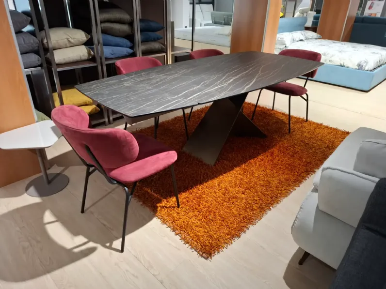 Tavolo sagomato in ceramica Tavol con sedie zamagna di Zamagna in Offerta Outlet