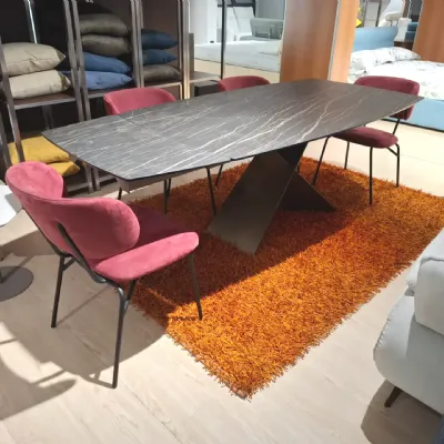 Tavolo sagomato in ceramica Tavol con sedie zamagna di Zamagna in Offerta Outlet