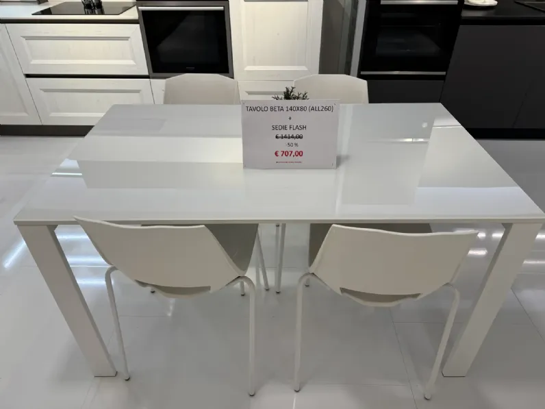 Tavolo rettangolare in laccato Tavolo beta sedie flash di Veneta cucine in Offerta Outlet