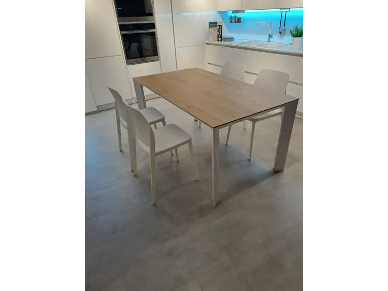Tavolo diamante  con 4 sedie tipa Pointhouse in legno Rettangolare allungabile scontato 38%