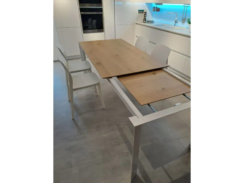 Tavolo diamante  con 4 sedie tipa Pointhouse in legno Rettangolare allungabile scontato 38%