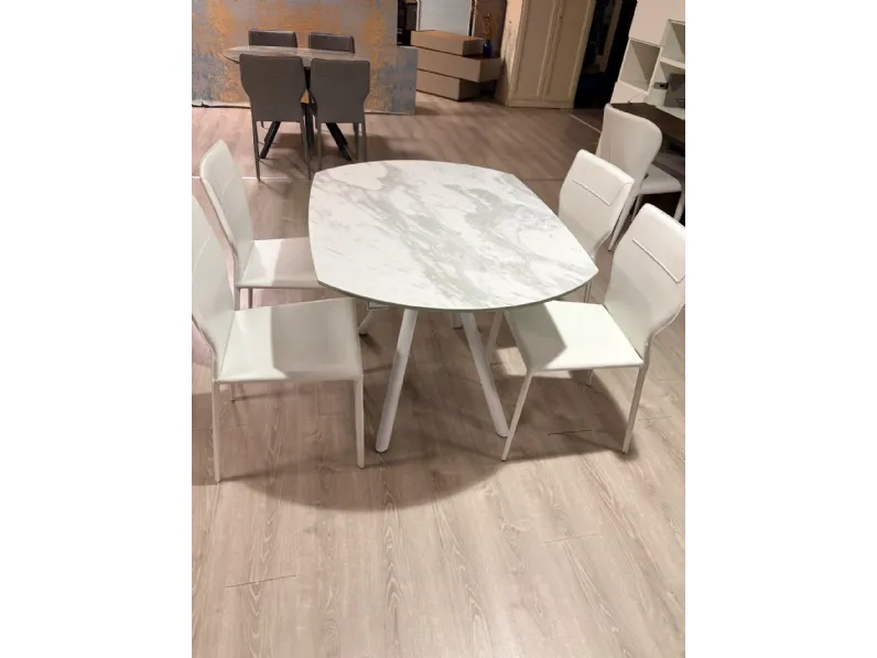 Tavolo ovale Tavolo kyoto four bianco  e sedie kim Stones scontato del 48%