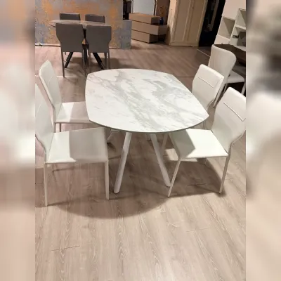 Tavolo ovale Tavolo kyoto four bianco  e sedie kim Stones scontato del 48%