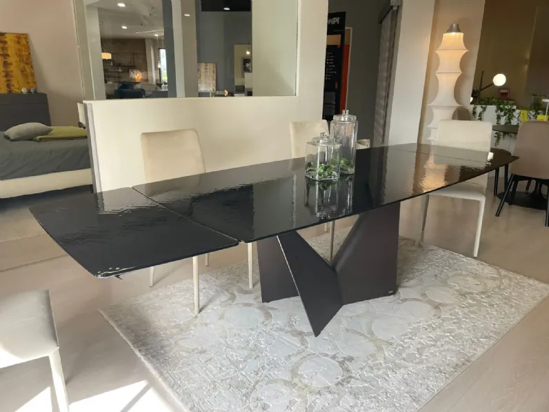 Tavolo sagomato in vetro Tavolo sidney di Scavolini in Offerta Outlet