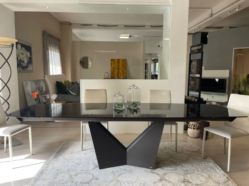 Tavolo sagomato in vetro Tavolo sidney di Scavolini in Offerta Outlet