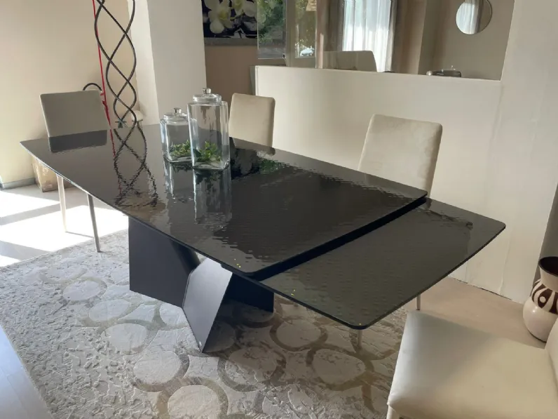 Tavolo sagomato in vetro Tavolo sidney di Scavolini in Offerta Outlet