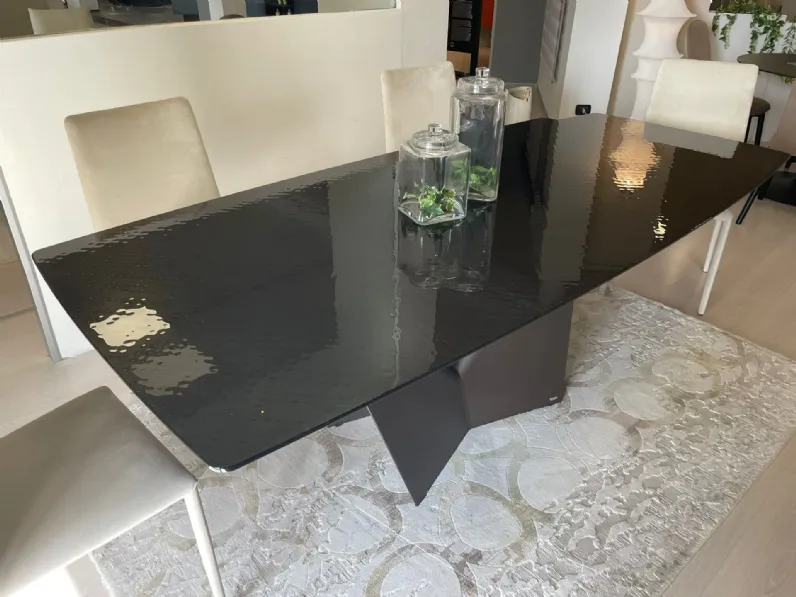 Tavolo sagomato in vetro Tavolo sidney di Scavolini in Offerta Outlet