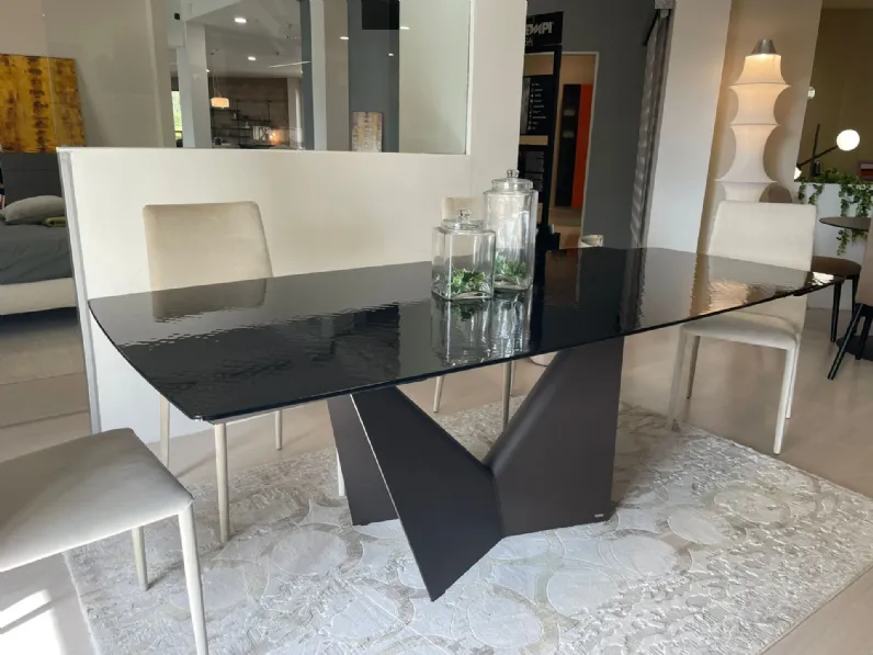 Tavolo sagomato in vetro Tavolo sidney di Scavolini in Offerta Outlet