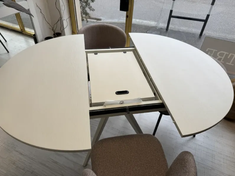 Tavolo rotondo in legno Tavolo tondo in legno di Artigianale in Offerta Outlet