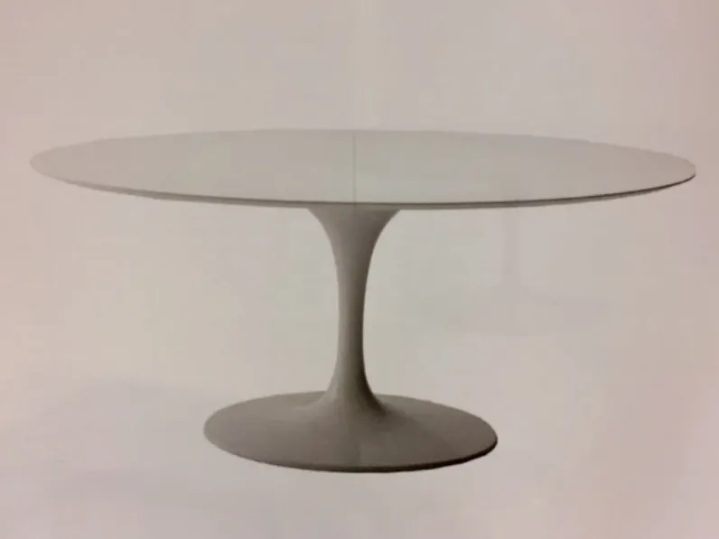 Tavolo ovale in laccato Tulip saarinen - art.e/53/o - allungabile - ovale e rotondo di Esprit nouveau in Offerta Outlet