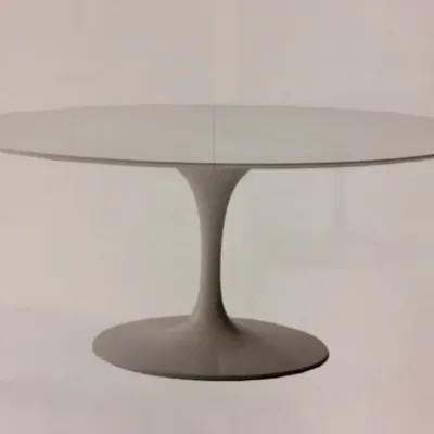 Tavolo ovale in laccato Tulip saarinen - art.e/53/o - allungabile - ovale e rotondo di Esprit nouveau in Offerta Outlet