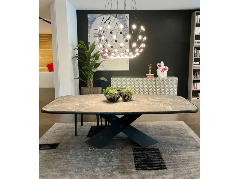 Tavolo in ceramica sagomato Tyron Cattelan italia in offerta outlet