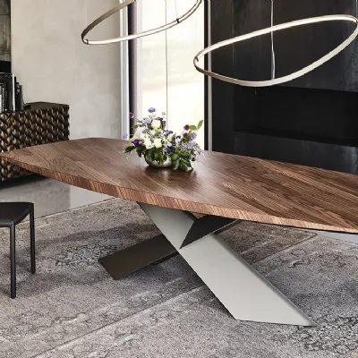 Tavolo Tyron Wood di Cattelan Italia in legno fisso.