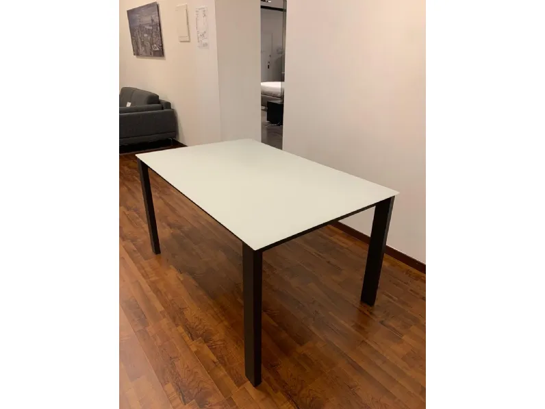 Scopri il tavolo rettangolare Zenith di Friulsedie con uno sconto del 36%! Ottieni una qualit eccellente a un prezzo imbattibile.