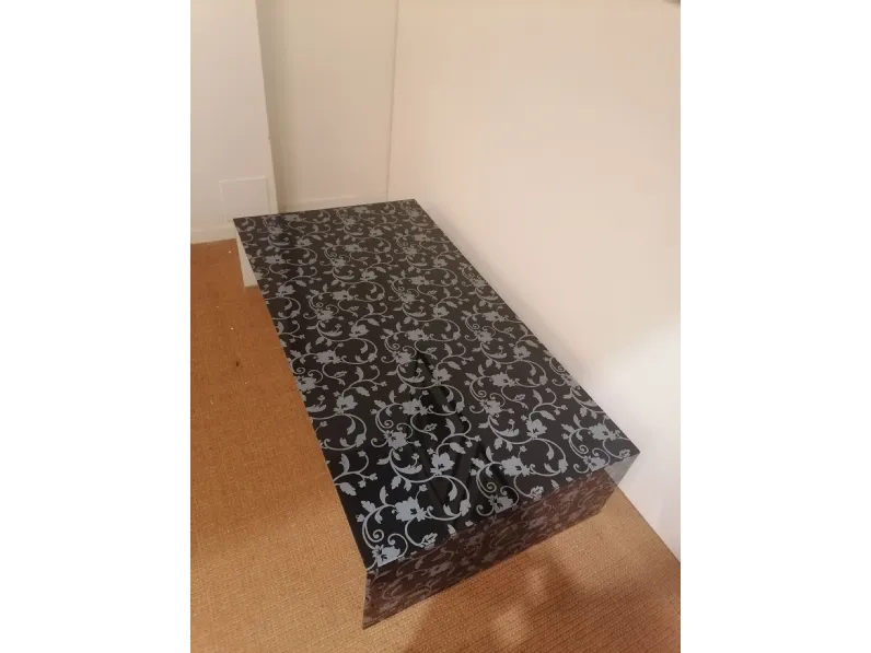 Prezzi ribassati per il tavolino design Bridge di Glas italia
